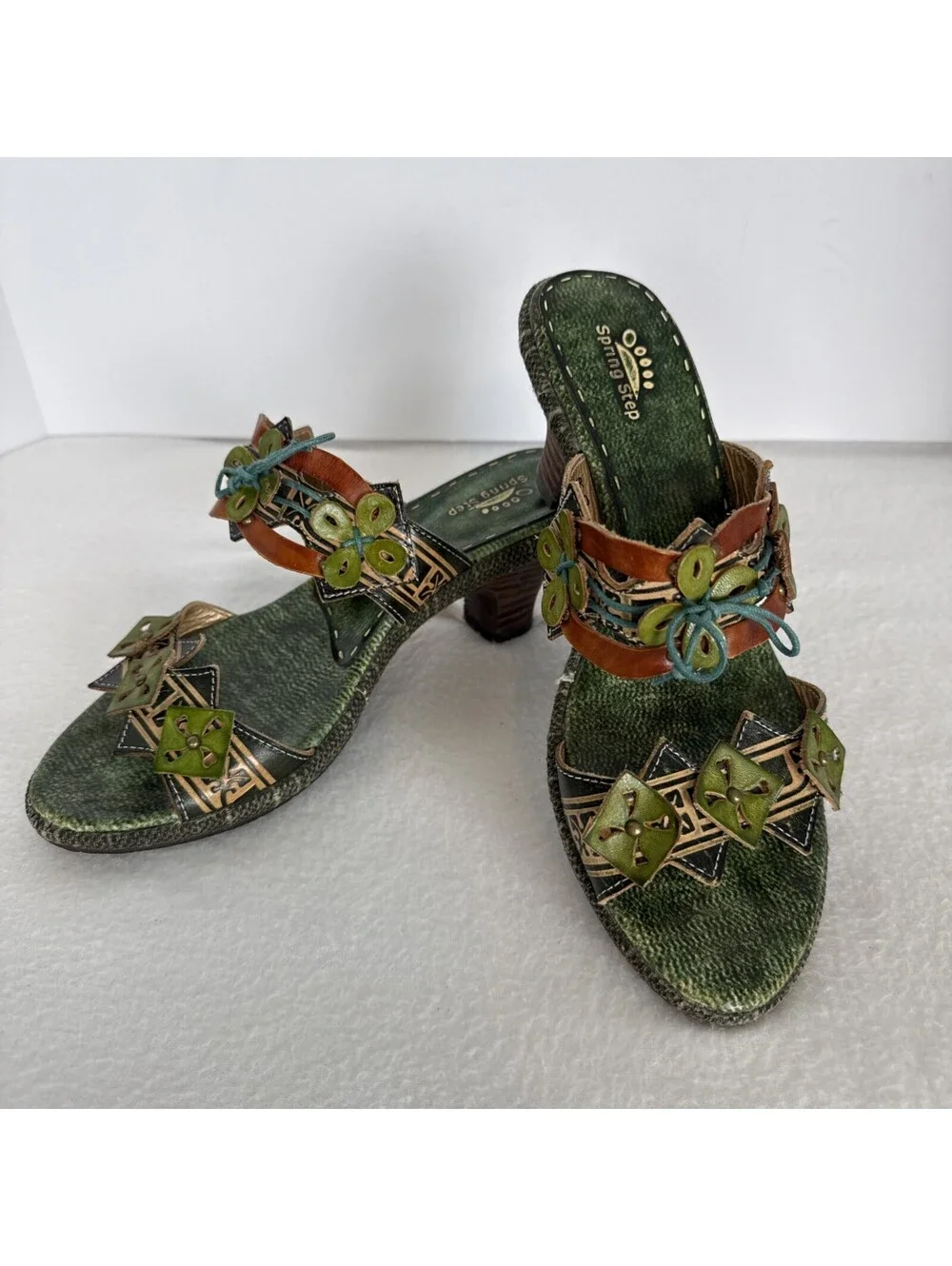 Spring Step Savory Green Floral Applique Kitten Heel Sandals Wms 40- 9 US